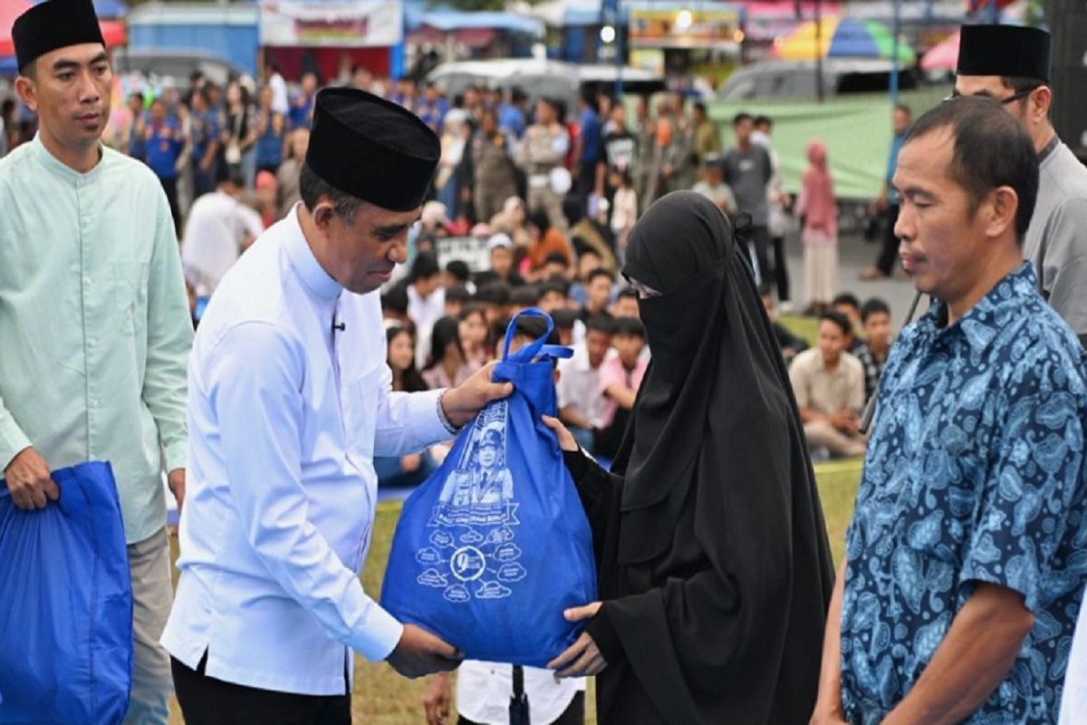 Gubernur Anwar Hadiri Buka Puasa Bersama dan Pemberian Sembako di HUT ke-131 Kabupaten Poso