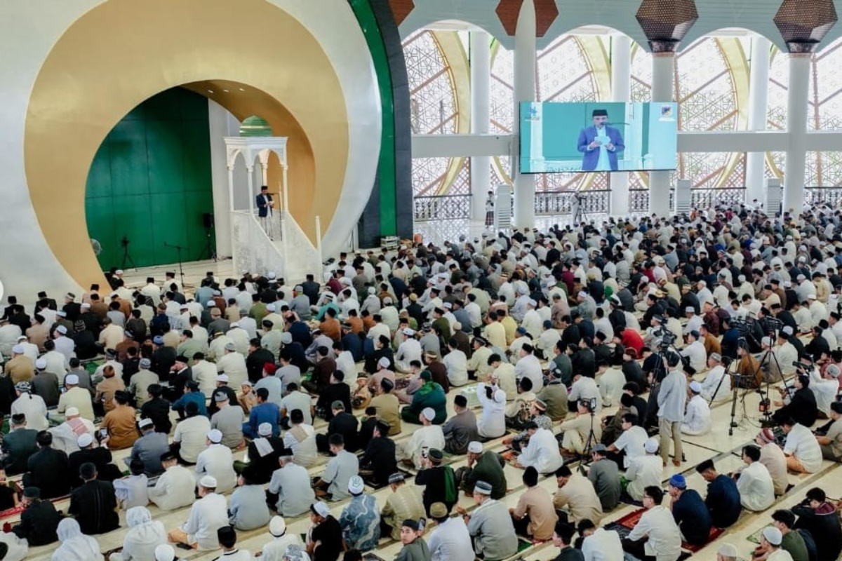 Salat Idul Fitri di Baitul Khairaat, Gubernur Anwar Hafid Tekankan Kebersamaan Warga Sulteng