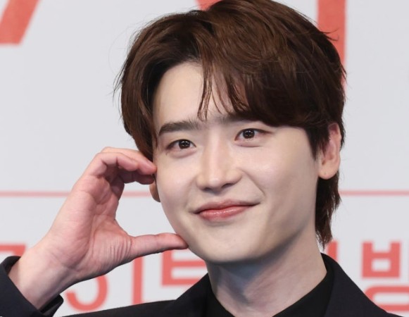 Lee Jong-suk Dipastikan TIDAK akan membintangi 'Yi-seop's Romance'
