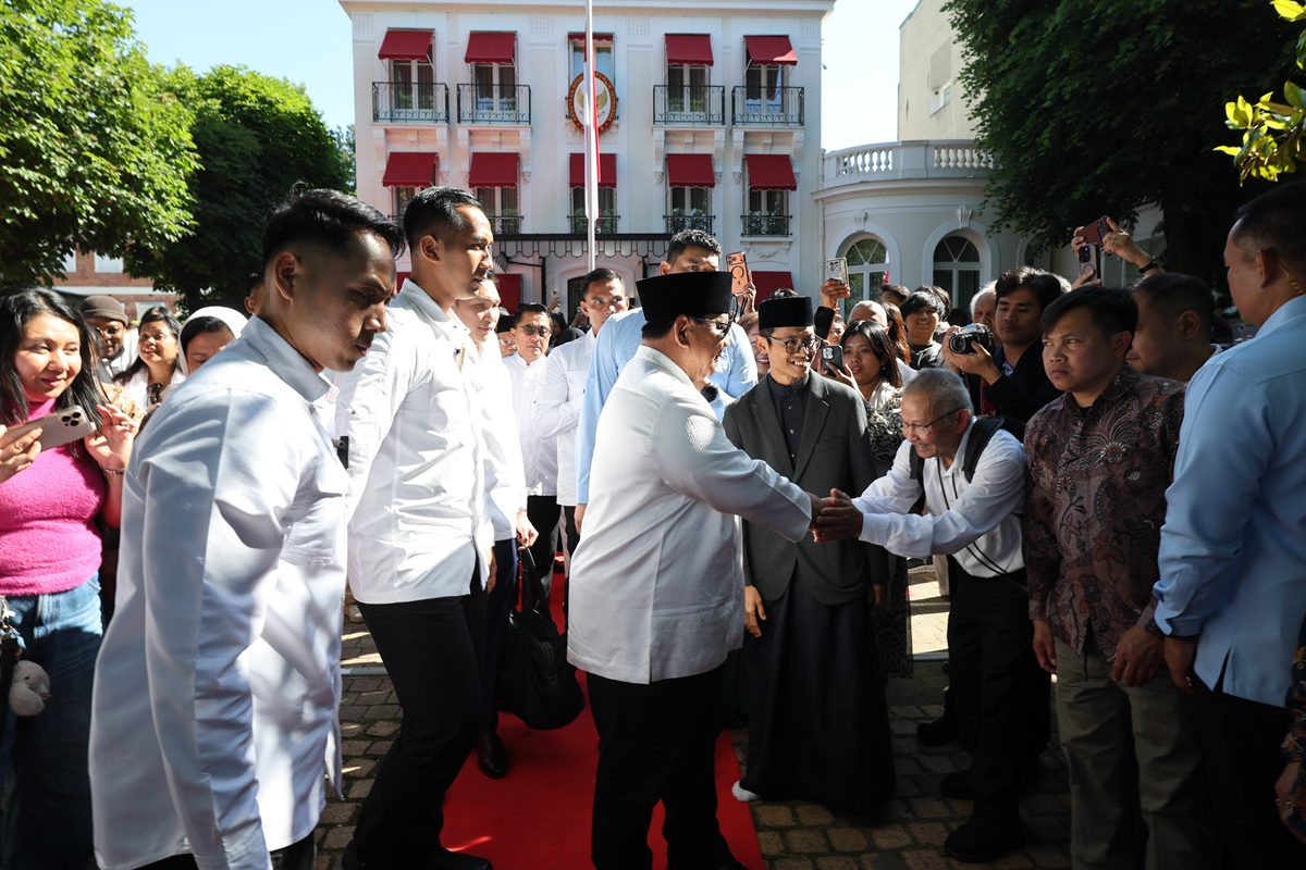 Diaspora RI Terharu Salat Idul Adha Bersama Prabowo di Paris