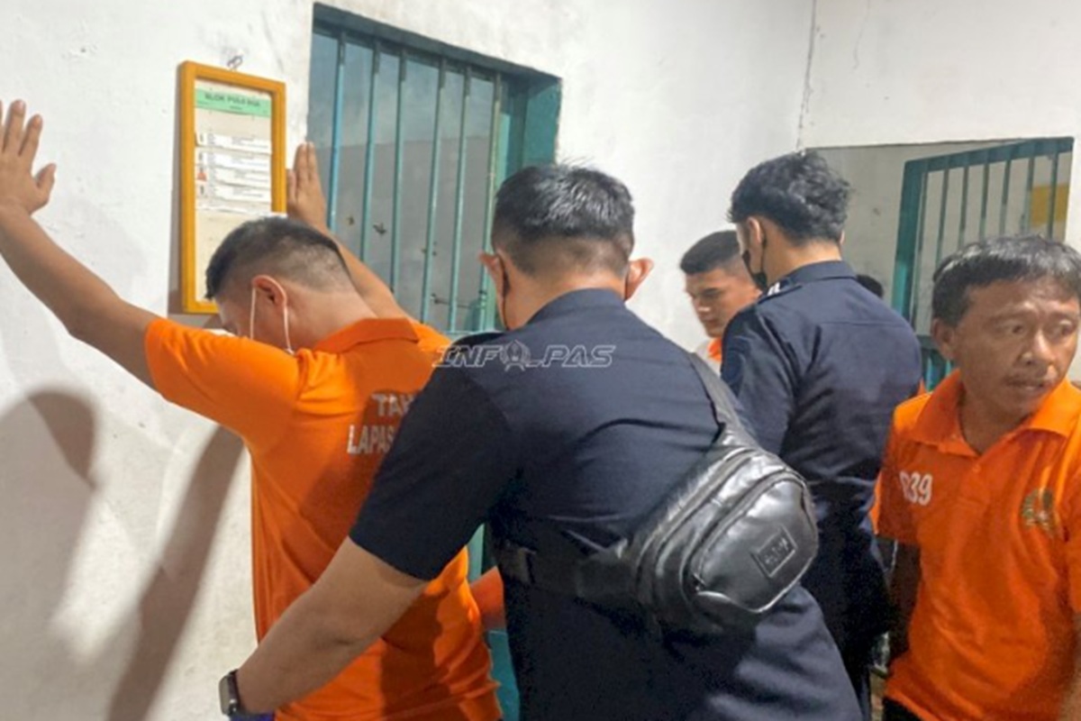 Razia Mendadak Lapas Luwuk Bongkar Barang Terlarang, 2 Napi Positif Narkoba!