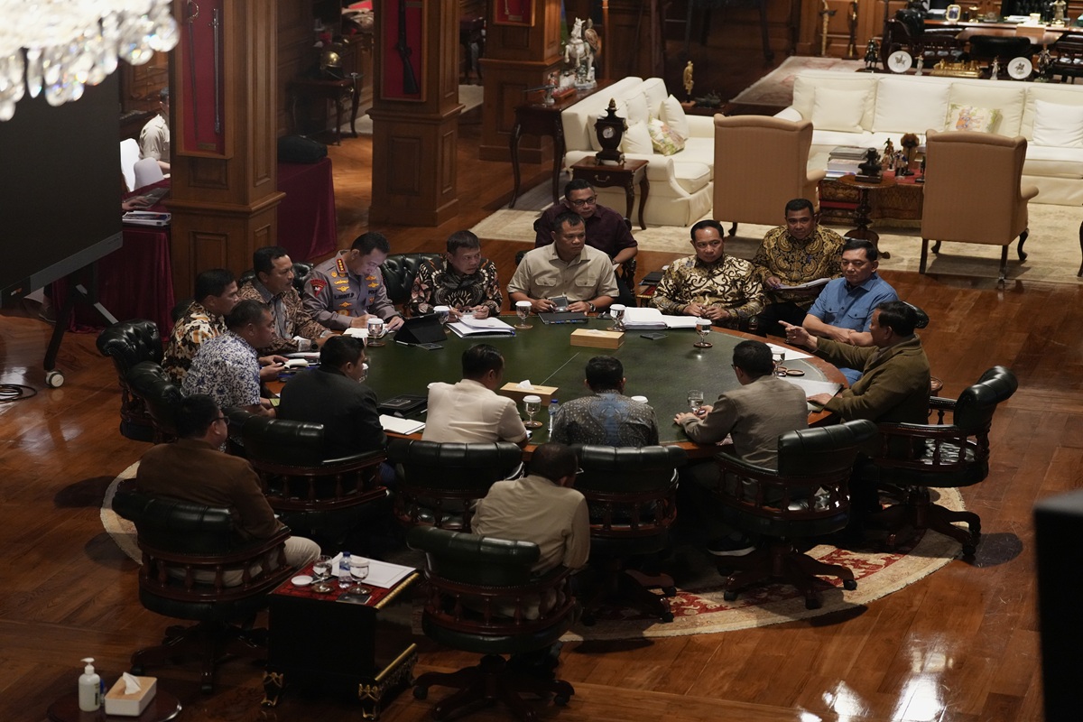 Prabowo Bahas Isu Strategis Nasional dalam Rapat Terbatas di Hambalang