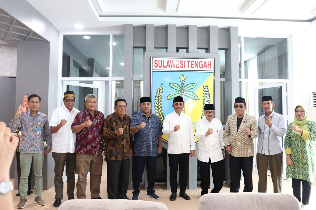 Pengukuhan Tim KAWAN SOSPOL untuk Perkuat Stabilitas Sosial Politik Sulawesi Tengah