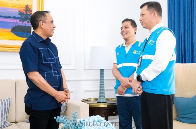 Gubernur Anwar Percepat Penyalaan Listrik di Desa-desa Terpencil