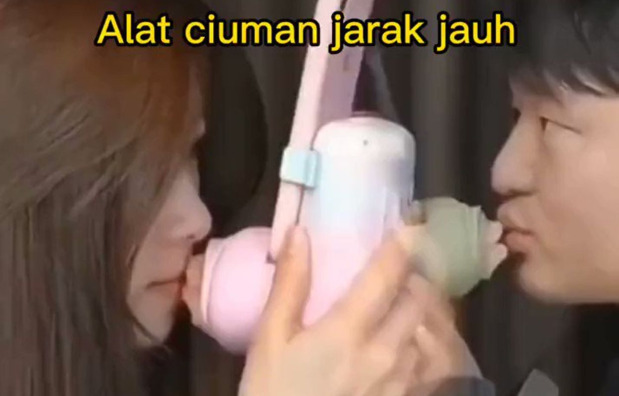 Solusi Baru LDR! Kamu bisa CIUMAN dengan Pasangan Kapan pun