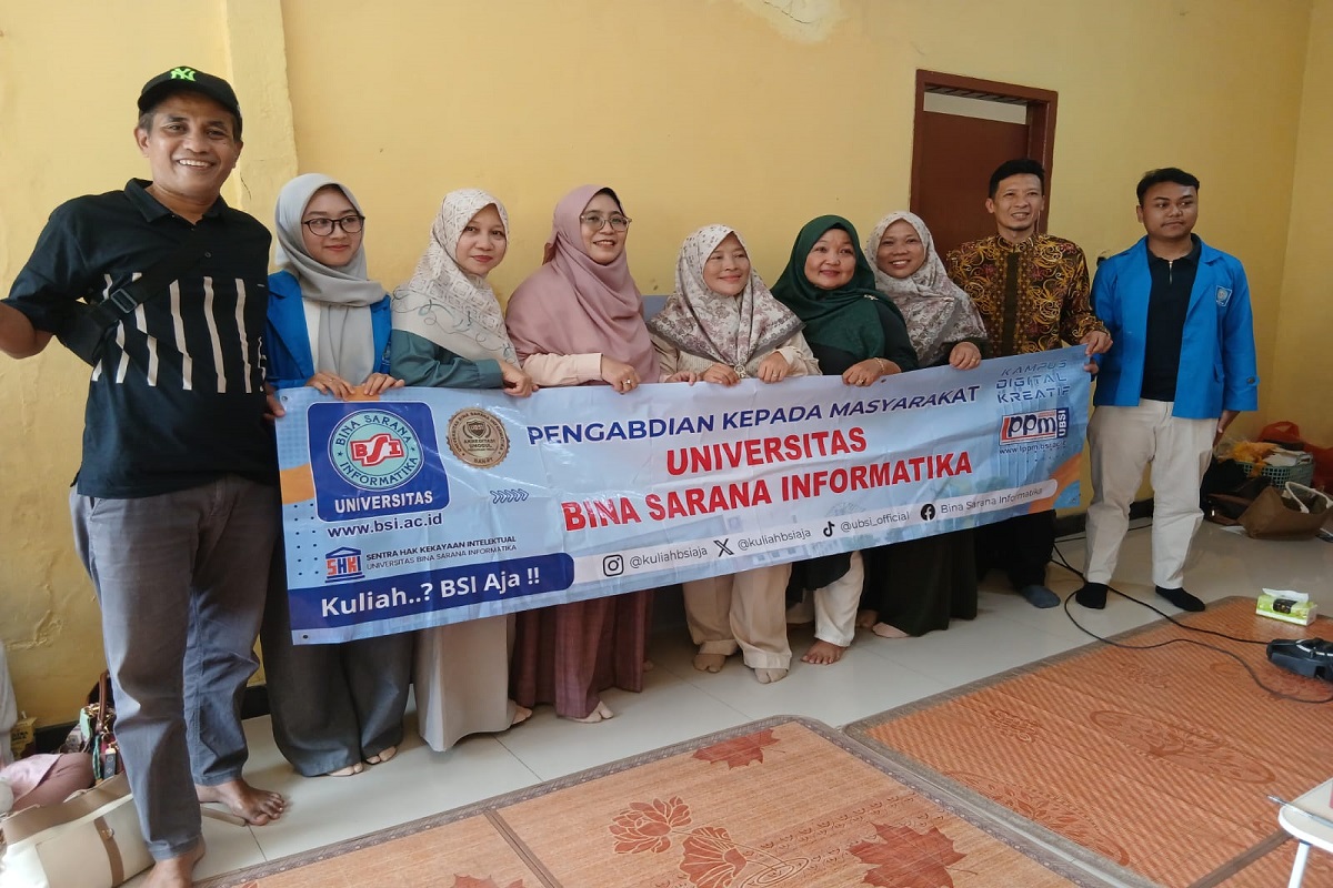 Pelatihan Public Speaking oleh Dosen UBSI Perkuat Peran Pengurus PKK Cendana