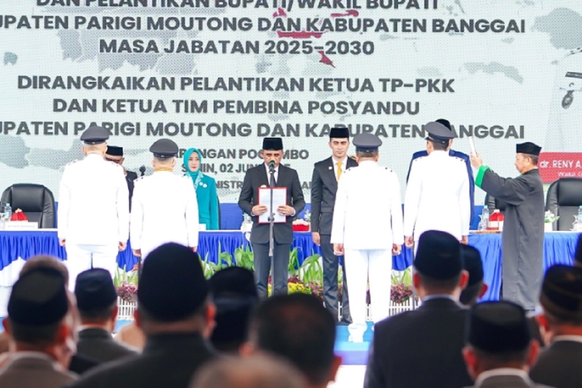 Gubernur Lantik Bupati dan Wakil Bupati Parigi Moutong dan Banggai