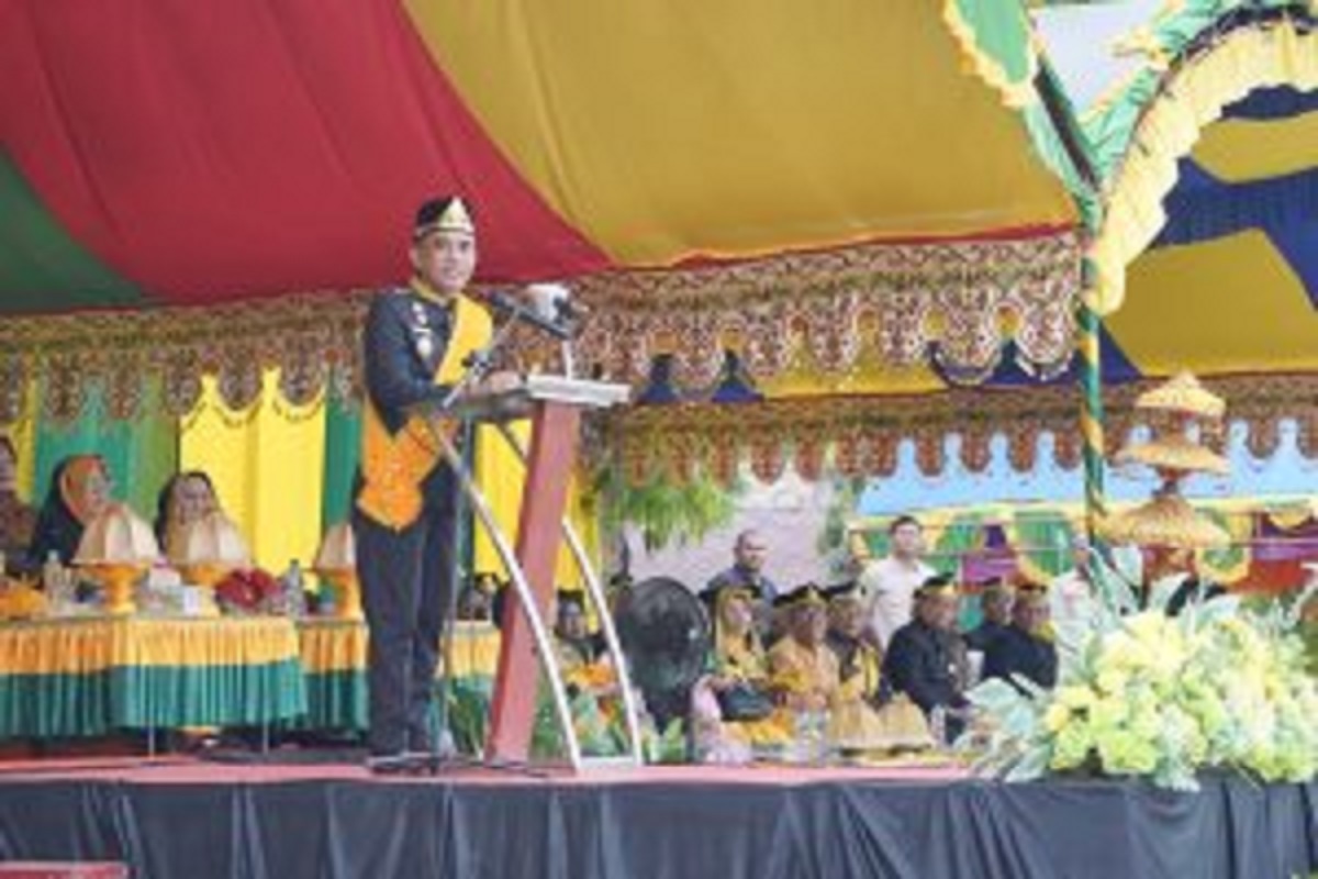 Buka Rembuk Budaya di Buol, Gubernur Anwar Terima Gelar kehormatan