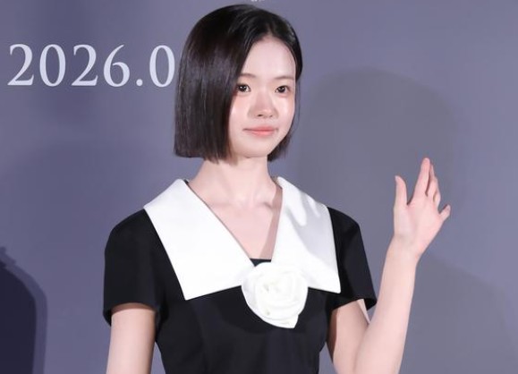 Kim Sia Terpilih sebagai Pasangan Park Ji-hoon dalam 'Holding Onto the End of This Night'