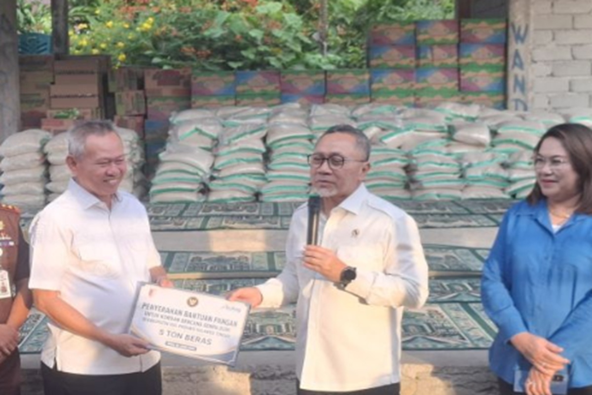 Zulhas Salurkan Bantuan untuk Korban Gempa Sigi