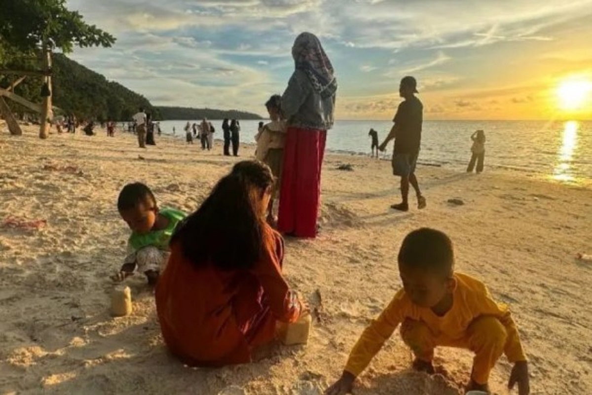 12 Pantai Indah di Sulawesi Tengah yang Wajib Masuk Daftar Liburan Anda