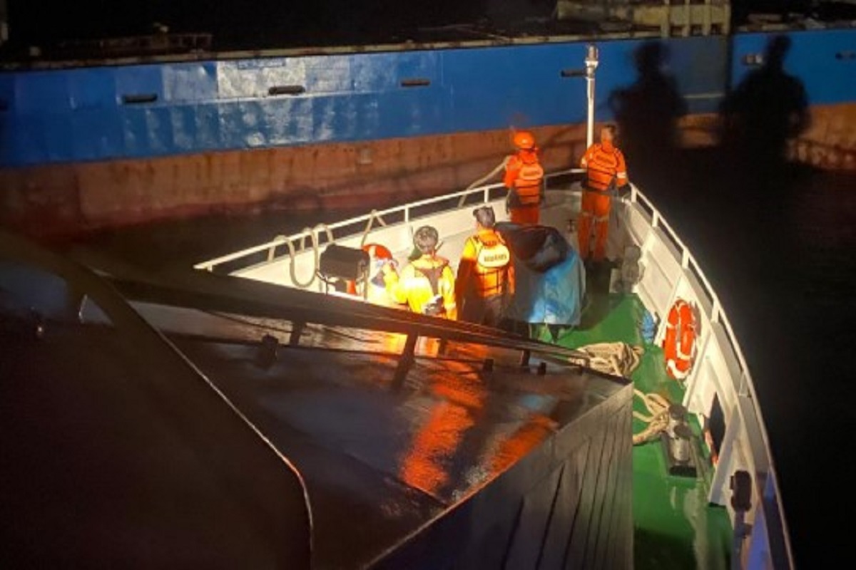 Tim SAR Evakuasi 4 ABK KM Niaga Sejahtera yang Mati Mesin di Perairan Luwuk