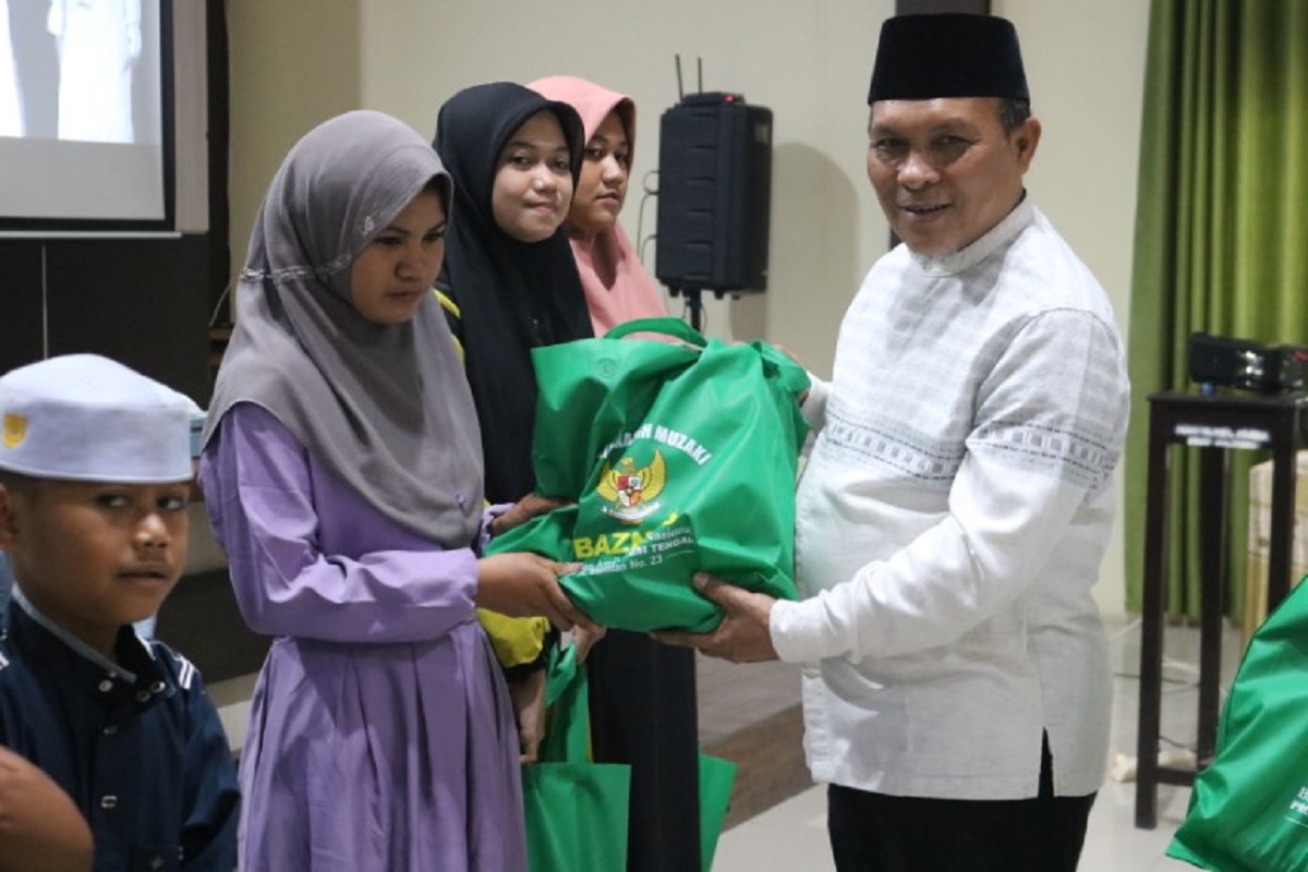 Kanwil Kemenag Sulteng Peringati Lebaran Yatim dan Bagikan Bingkisan