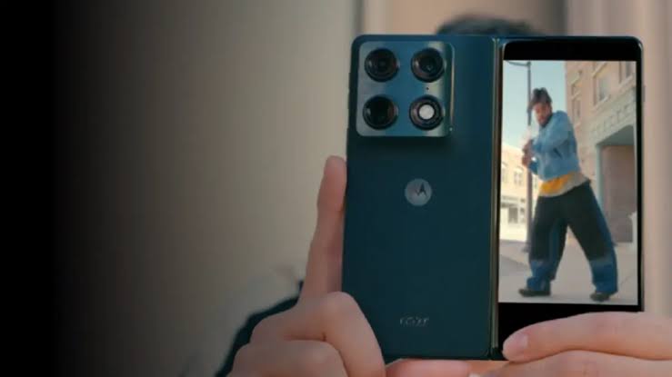 Motorola Razr Fold Hari Ini Resmi Dijual di Indonesia dengan Harga Spesial Launch Rp. 26.499.000