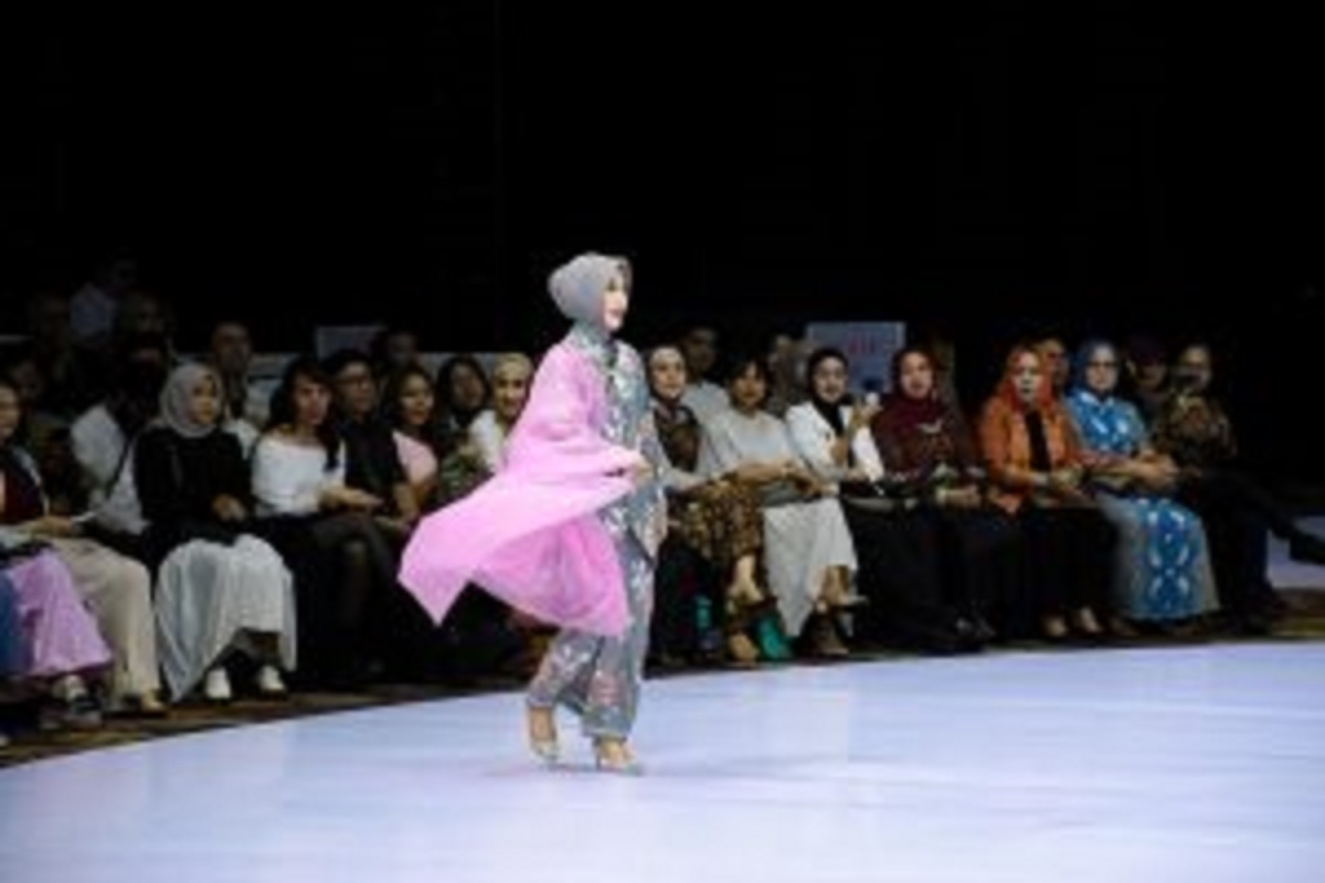 Promosikan Batik Motif Bunga dan Bomba, FFF: Desainnya Kami Buat Lebih Simpel, Elegan, dan Chic