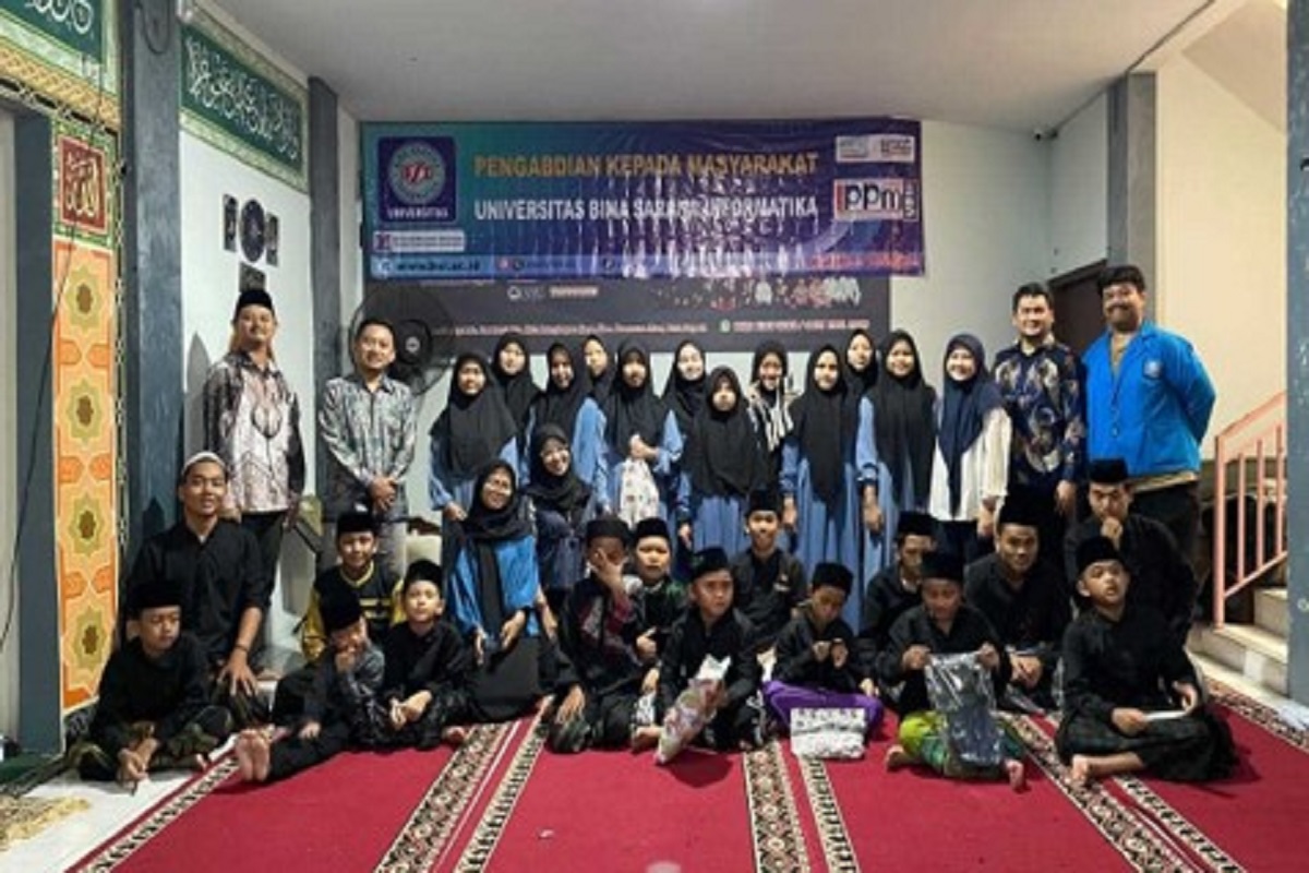 UBSI Latih Remaja Panti Asuhan Sakinah Depok Teknik Presenter Podcast