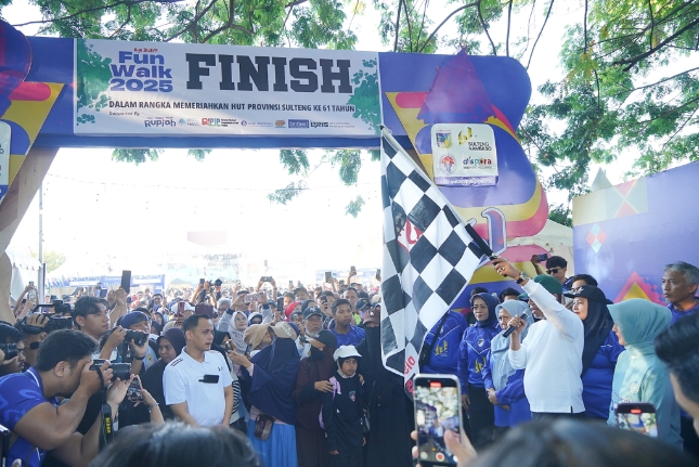 Ribuan Masyarakat Ikuti Fun Walk Sulteng Nambaso, Gubernur: Momen Kebersamaan
