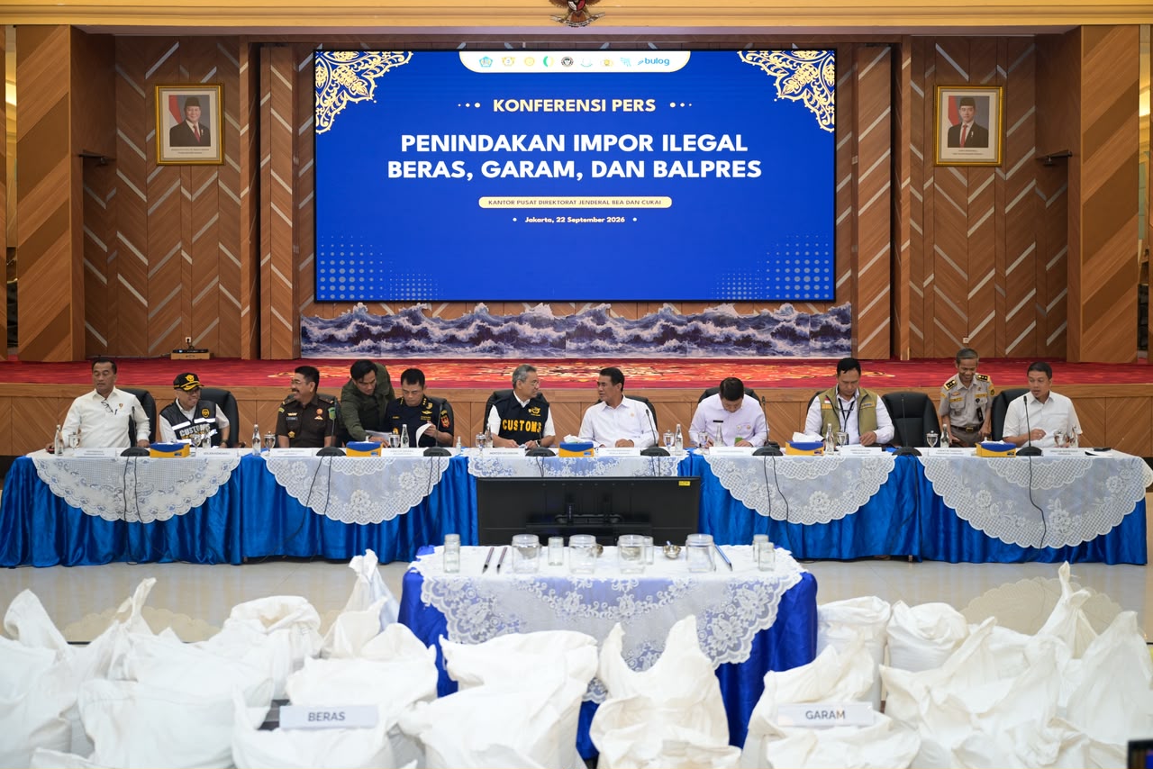 Pemerintah Bongkar Modus Impor Ilegal Beras dan Garam, 30 Kontainer Disita