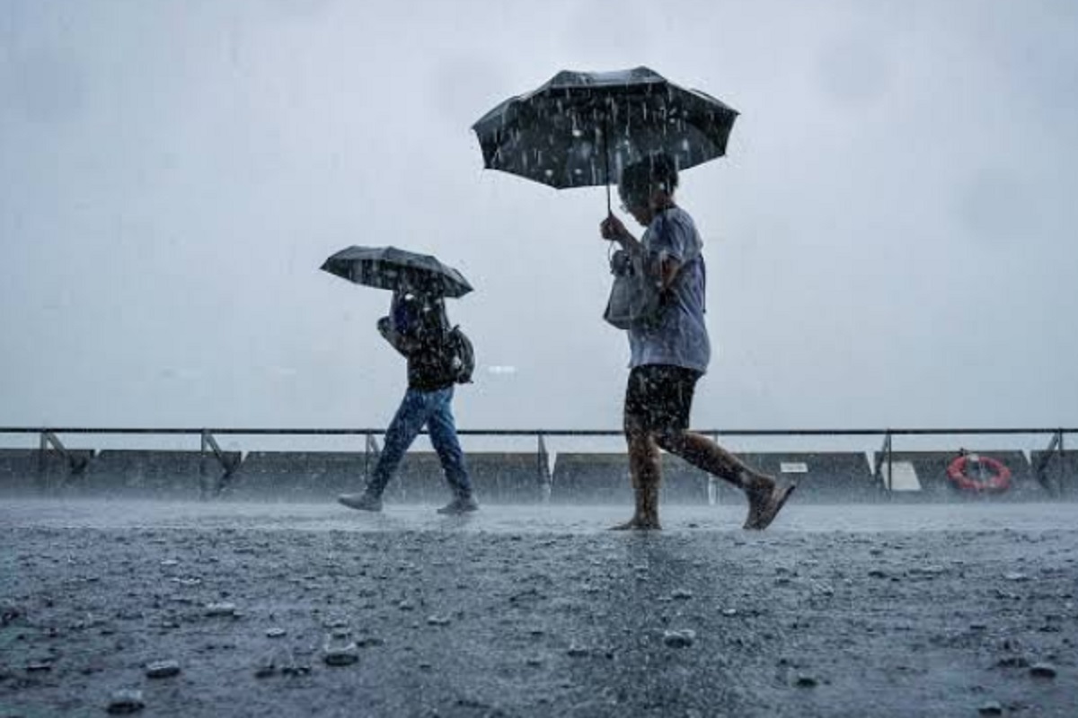 Siap Hadapi Hujan Mendadak, Ini Tips Agar Tetap Sehat dan Fit