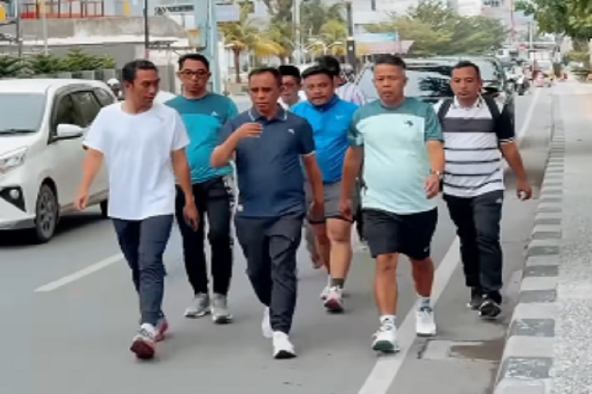 Gubernur Sulteng Anwar Hafid Ajak Warga Hidup Sehat Lewat Jalan Pagi