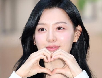 Kim Ji-won akan tampil di 'You Quiz'