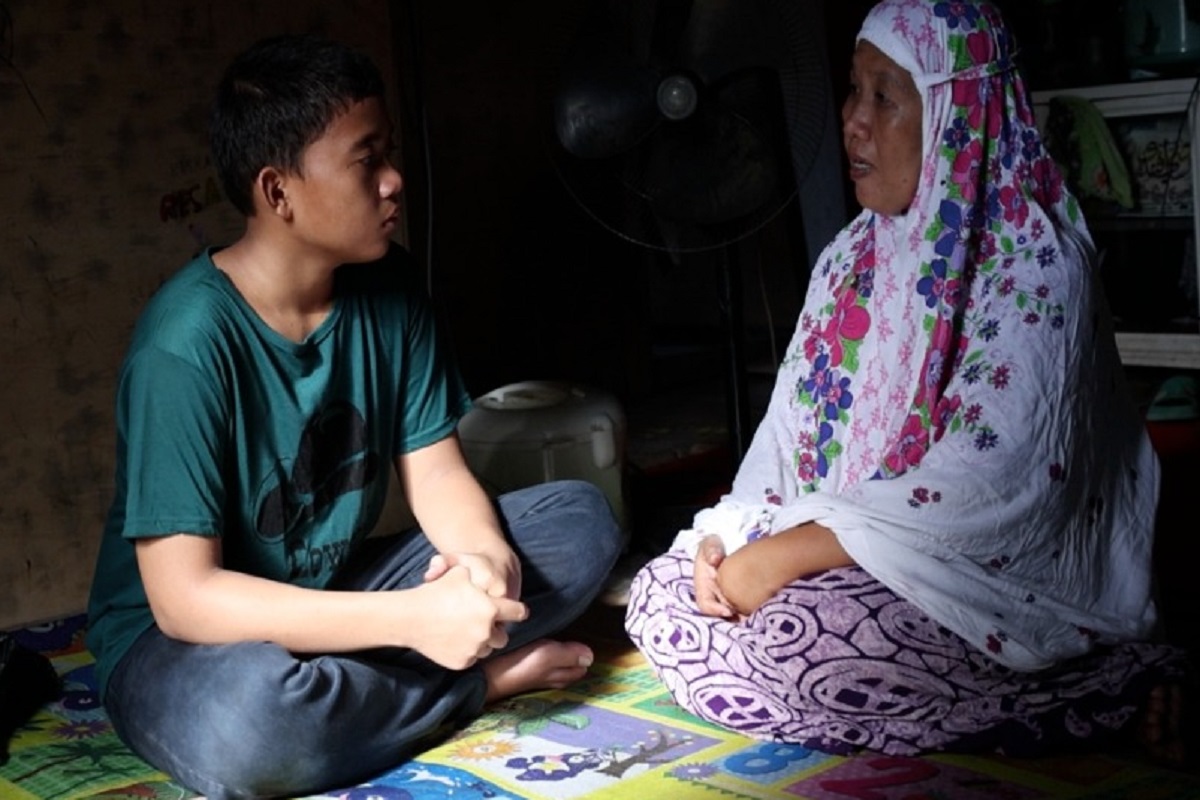 Ibu Pengupas Bawang Bersyukur Anaknya Bisa Sekolah di Sekolah Rakyat