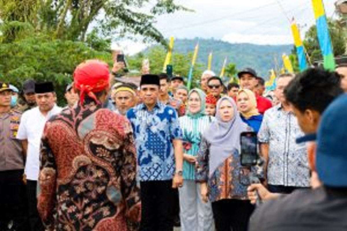 Kompak! Anawar dan Reny Letakkan Batu Pertama Pembangunan MDA Alkhairaat di Tompe Bugis