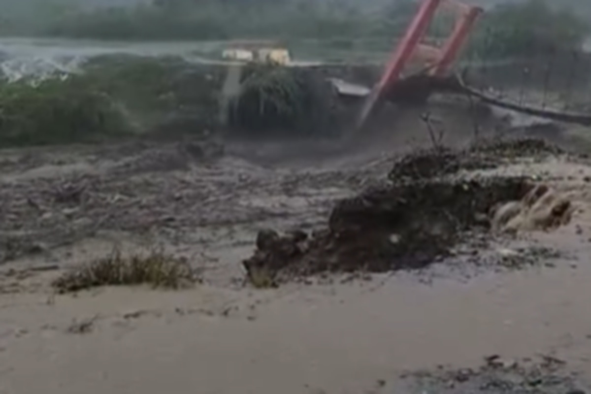 Banjir Terjang Donggala, Jembatan Gantung di Labuan Lumbubaka Putus Diterjang Arus
