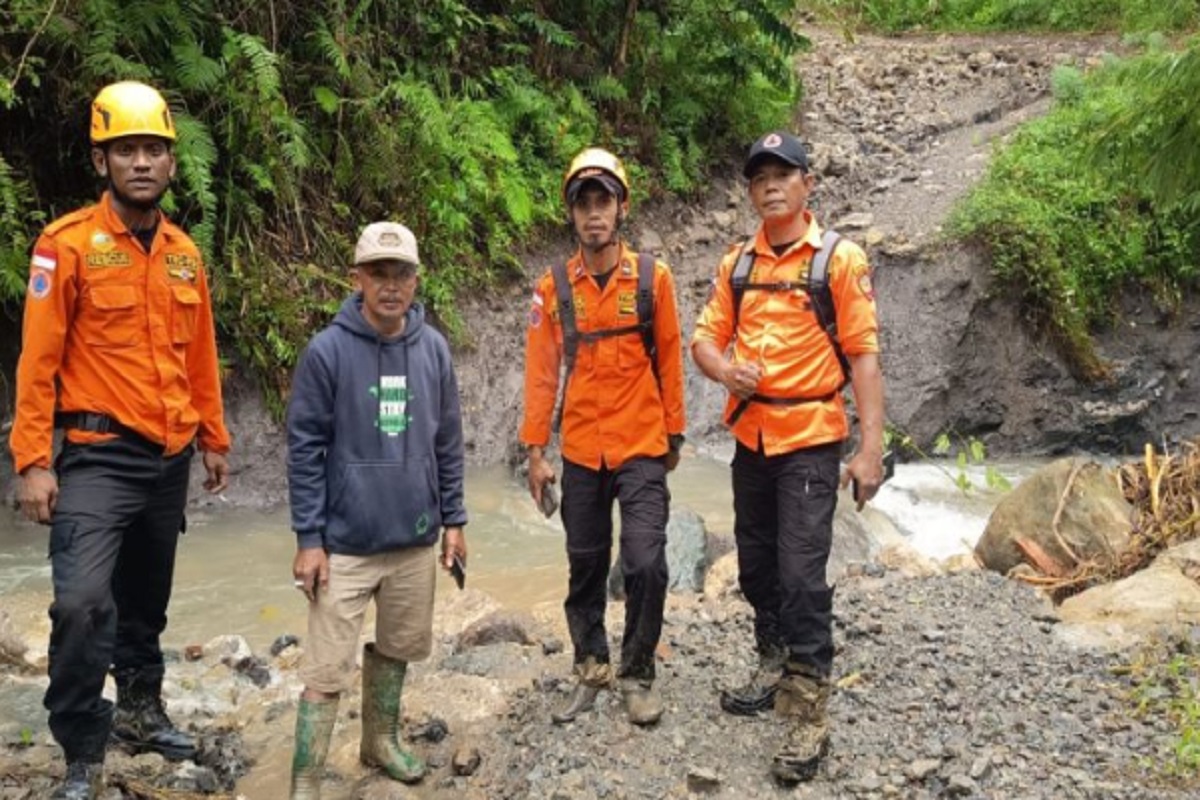 Longsor Terjang Morowali Utara: Akses Jalan Putus Total, Dua Desa Terisolasi!