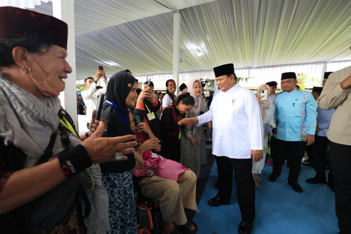 Haru di Istana! Warga Rela Subuh Demi Salim dengan Prabowo: Senang Banget!