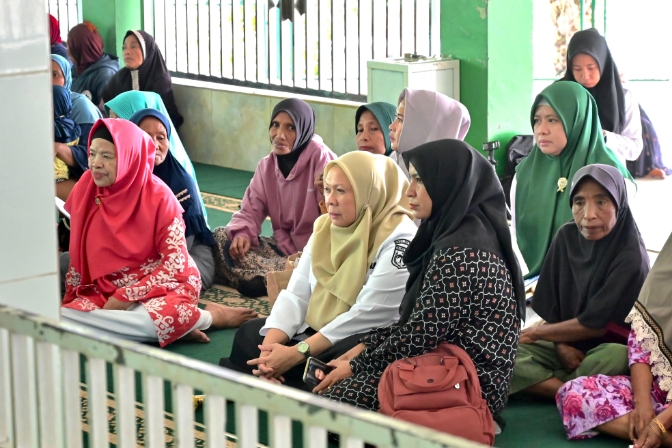 Wagub Sulteng Salurkan 439 Paket Sembako dalam Kegiatan Tebar Harapan Ramadan