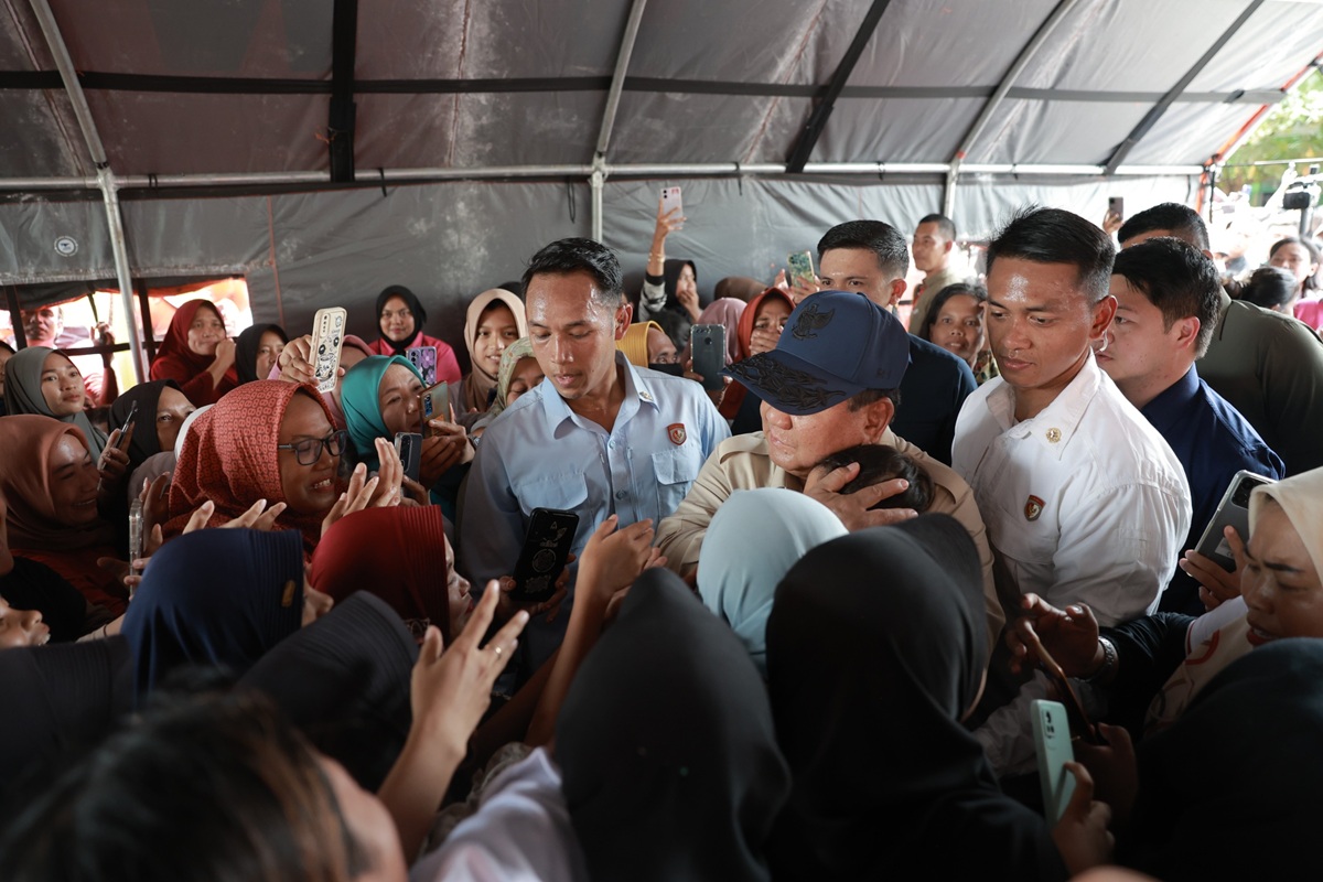 Prabowo Temui Pengungsi Banjir Langkat, Tegaskan Negara Hadir dan Tak Tinggalkan Warga