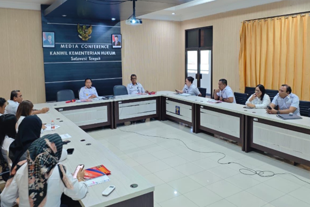 Kakanwil Kemenkum Sulteng Pimpin Rapat Lintas Divisi, Tekankan Sinkronisasi Program dan Penguatan Layanan