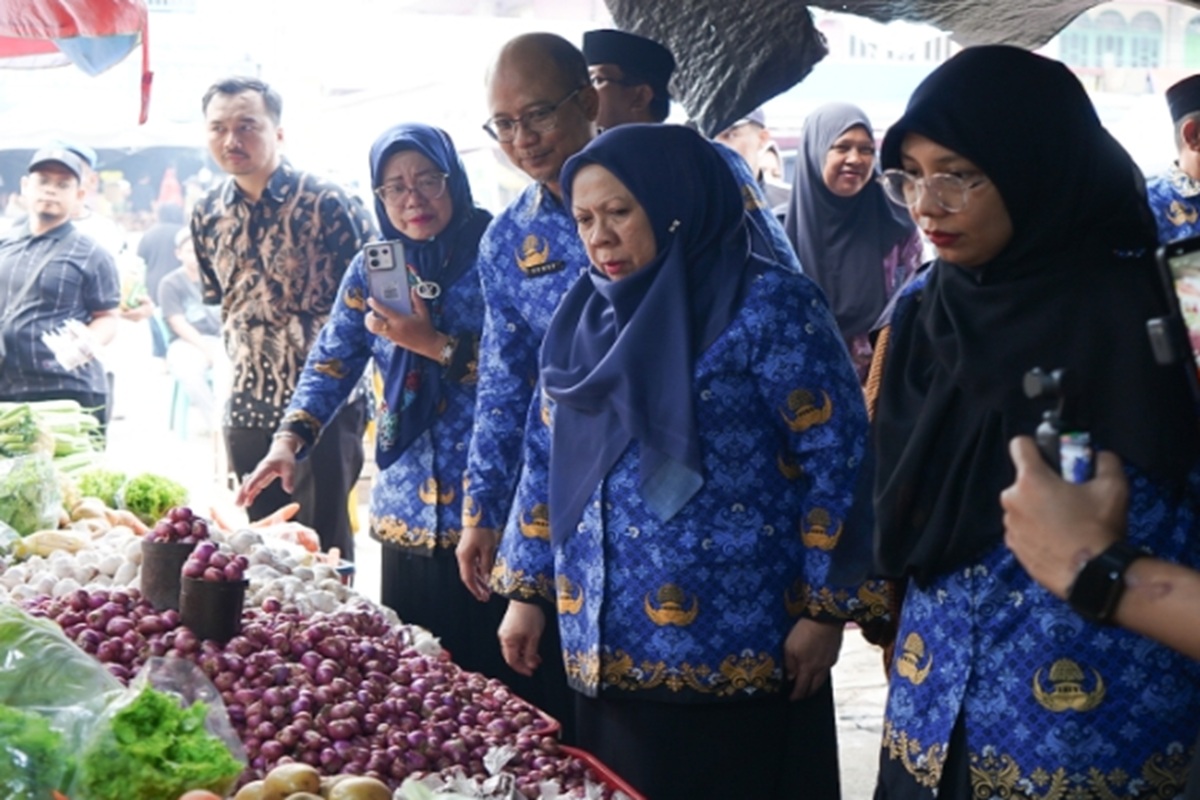 Wagub Sulteng Sidak Pasar Palu, Pastikan Harga Bahan Pokok Stabil Jelang Natal dan Tahun Baru 2026