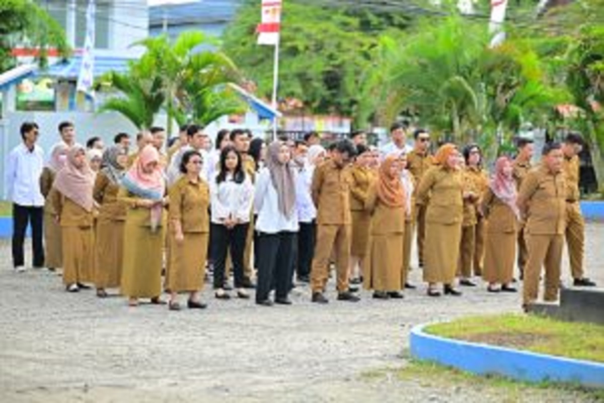 Diskominfosantik Sulteng Gelar Apel Pagi: Plt Kadis Tekankan Integritas dan Disiplin Pegawai