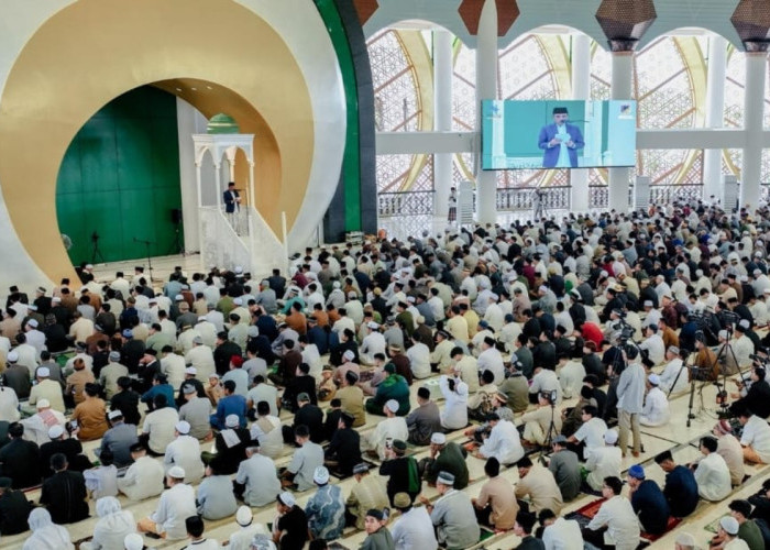 Salat Idul Fitri di Baitul Khairaat, Gubernur Anwar Hafid Tekankan Kebersamaan Warga Sulteng