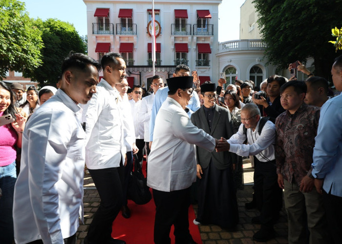 Diaspora RI Terharu Salat Idul Adha Bersama Prabowo di Paris