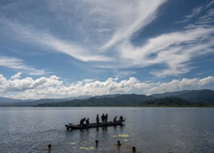 Danau Lindu Destinasi Wisata Unggulan Kabupaten Sigi