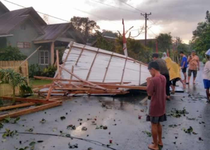 Diterjang Angin Kencang, 5 Rumah Warga di Desa Rejeki Sigi Rusak