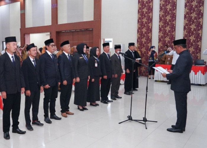 Gubernur Anwar Hafid Kukuhkan Pengurus BPSK Banggai Periode 2025–2030