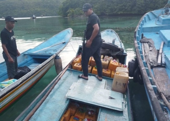 Polairud Polda Sulteng Gagalkan Penyelundupan 2,2 Ton Solar Ilegal ke Malut
