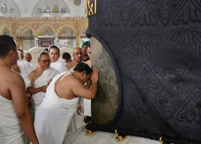 Prabowo Laksanakan Umrah dan Sapa Jemaah Indonesia di Mekkah