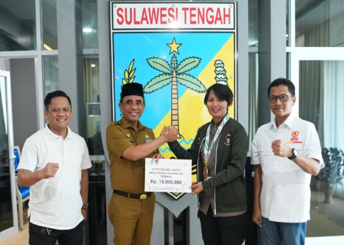 Gubernur Sulteng Serahkan Bonus untuk Atlet Peraih Medali SEA Games 2025