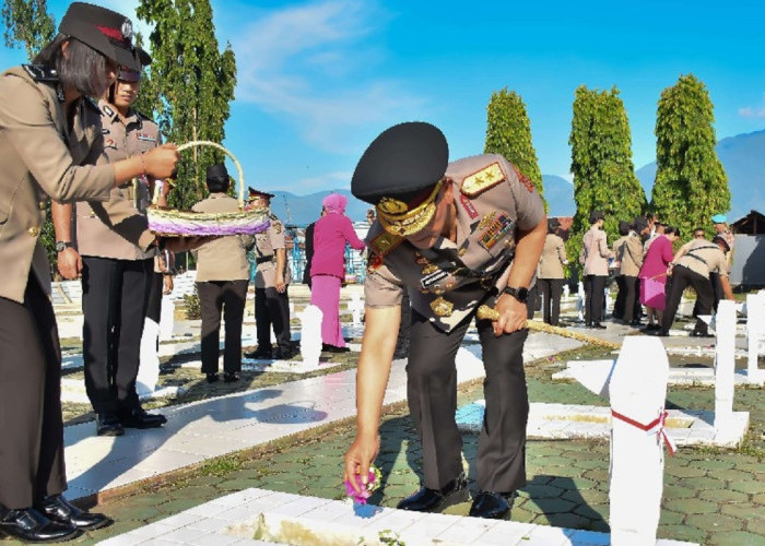 Polda Sulteng Ziarah ke Taman Makam Pahlawan Jelang HUT ke-79 Bhayangkara