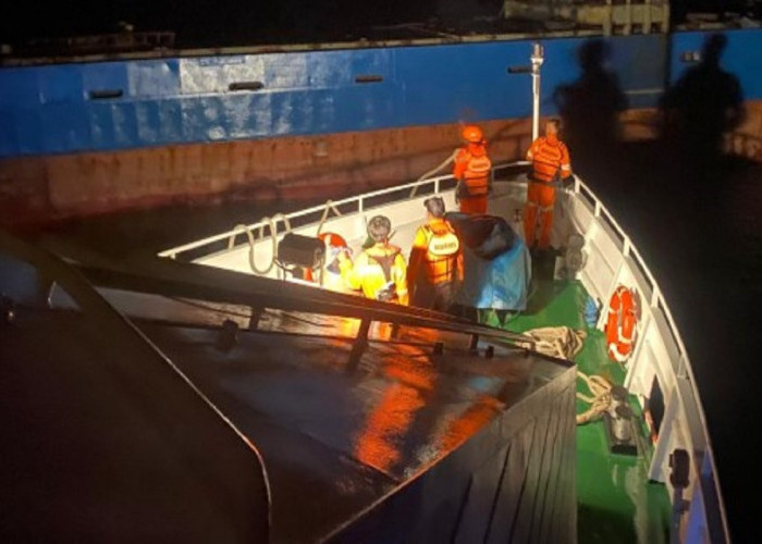 Tim SAR Evakuasi 4 ABK KM Niaga Sejahtera yang Mati Mesin di Perairan Luwuk