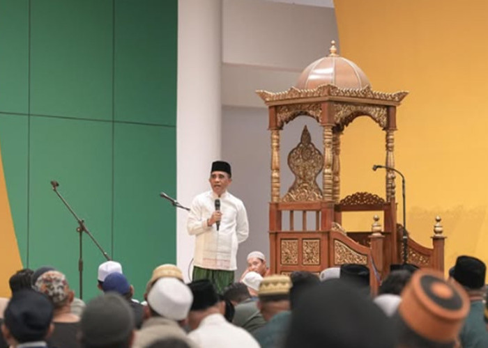 Anwar Hafid Salat Tarawih Perdana di Masjid Raya Baitul Khairaat, Ajak Warga Maknai Ramadan dengan Kebersamaan