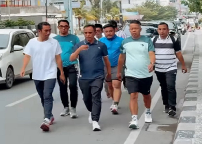 Gubernur Sulteng Anwar Hafid Ajak Warga Hidup Sehat Lewat Jalan Pagi