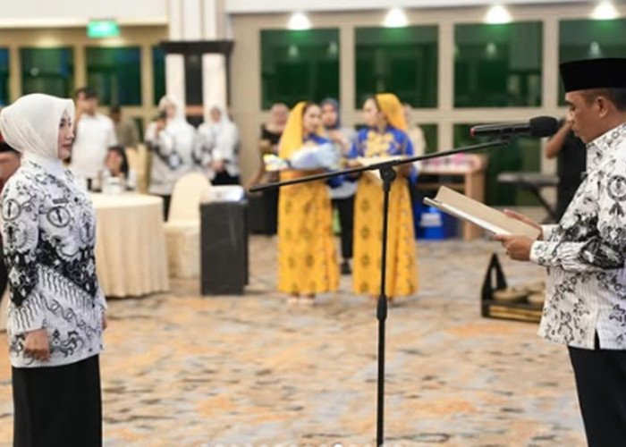 Gubernur Sulteng Kukuhkan Sry Nirwanti Bahasoan sebagai Ibunda Guru