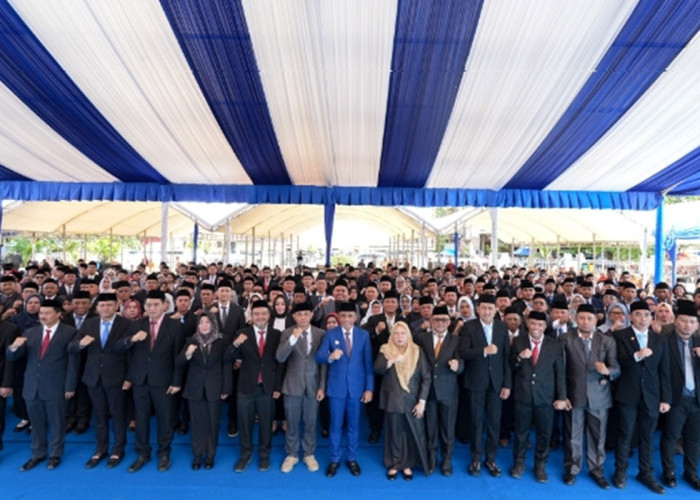 Lantik 389 Pejabat, Gubernur Anwar Hafid Tekankan Data Akurat, Digitalisasi, dan Merit System