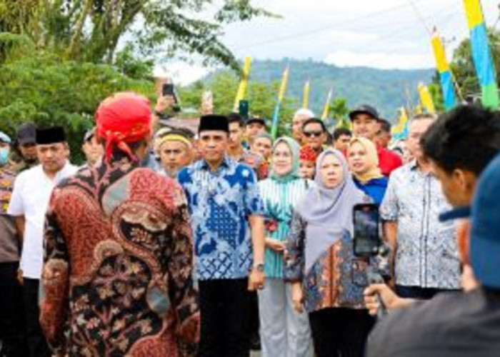Kompak! Anawar dan Reny Letakkan Batu Pertama Pembangunan MDA Alkhairaat di Tompe Bugis